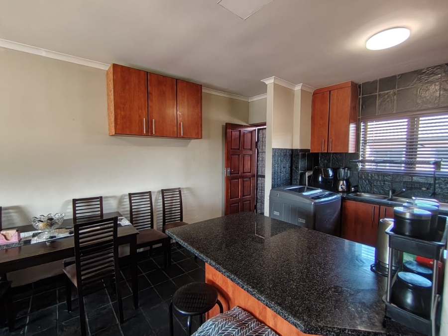 2 Bedroom Property for Sale in Vredekloof East Western Cape